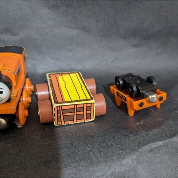 Thomas & Friends Wooden Railway Engines Bundle Percy Dennis Billy magnetic 5 - Picture 5 of 10